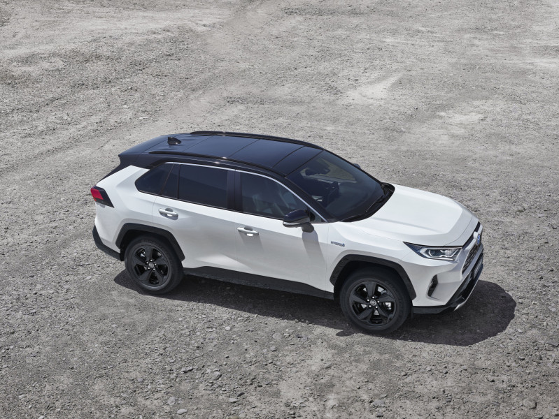 Toyota RAV4 PHEV (2021–2022): the reliability and range champion